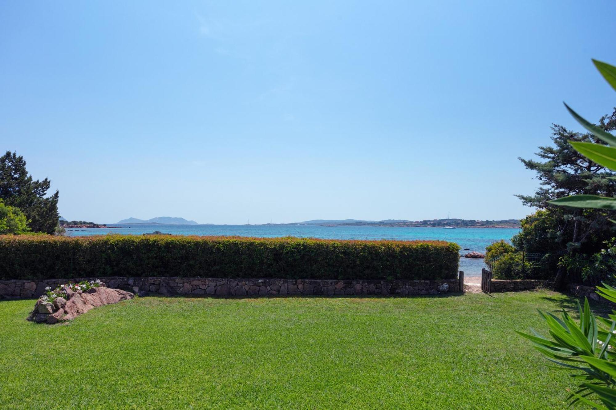 Baia Dorata Beach Apartment Porto Istana ภายนอก รูปภาพ