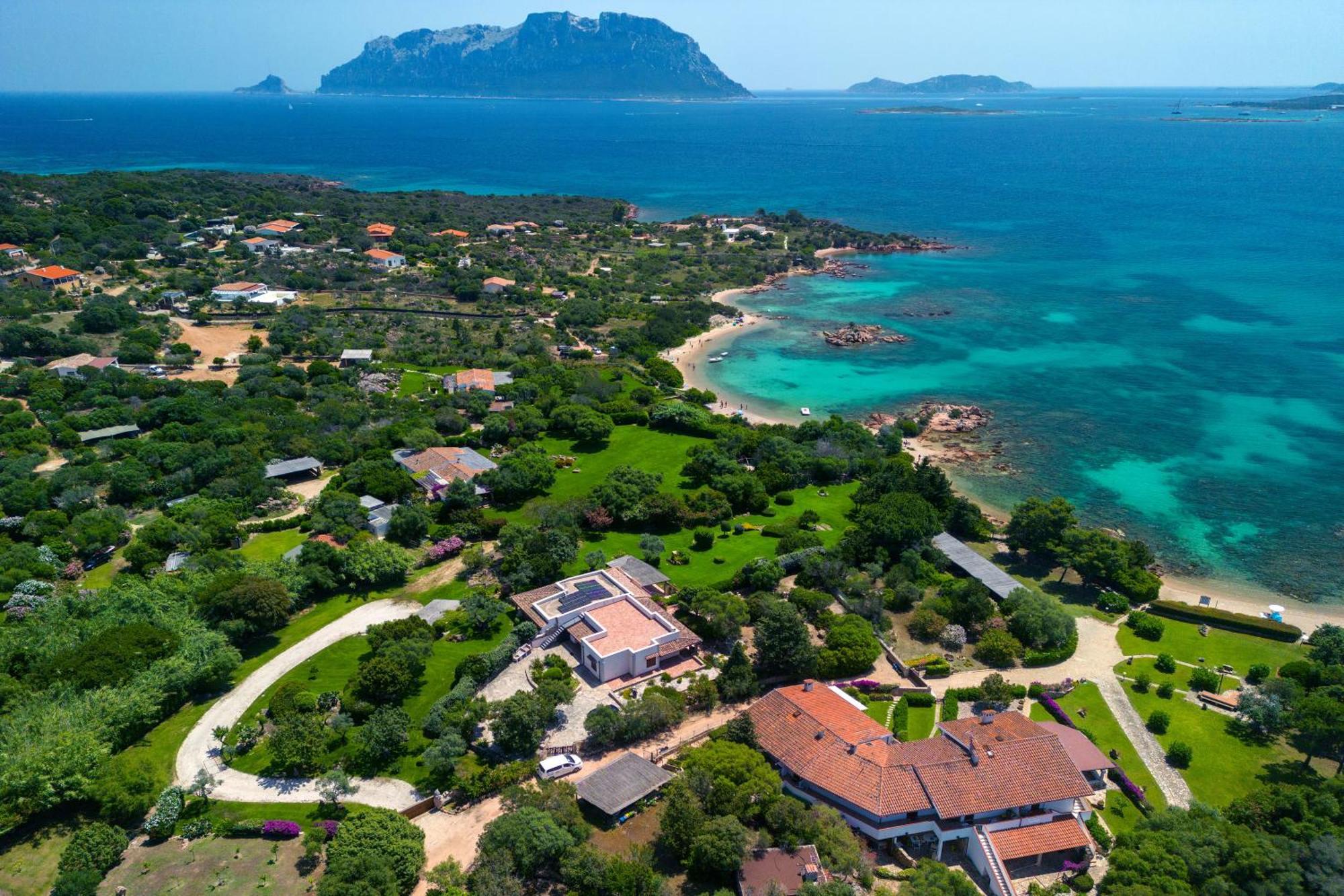 Baia Dorata Beach Apartment Porto Istana ภายนอก รูปภาพ
