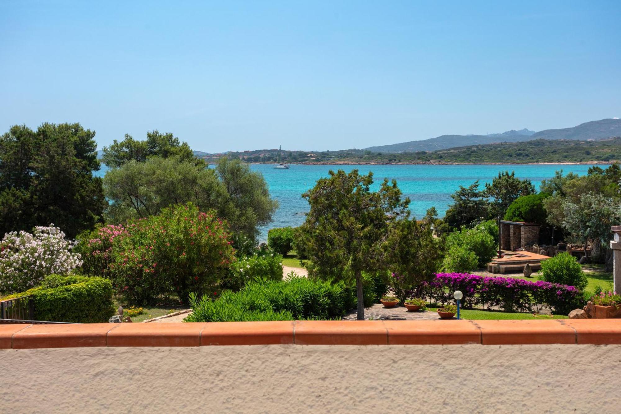 Baia Dorata Beach Apartment Porto Istana ภายนอก รูปภาพ