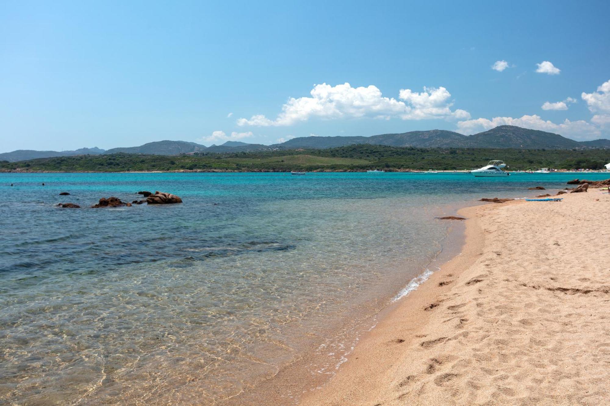 Baia Dorata Beach Apartment Porto Istana ภายนอก รูปภาพ