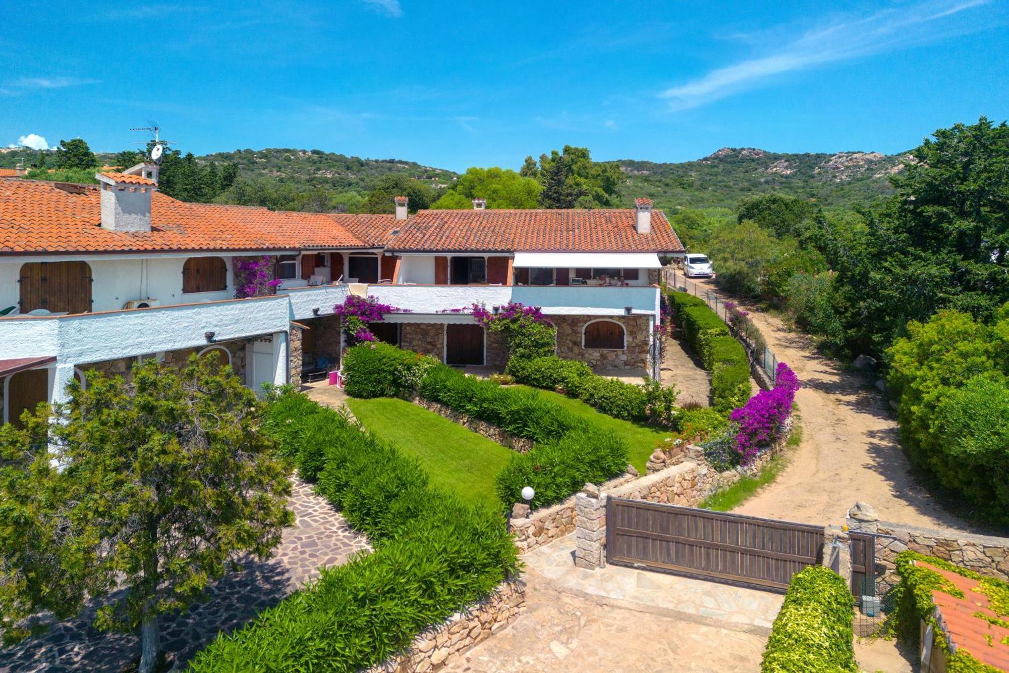 Baia Dorata Beach Apartment Porto Istana ภายนอก รูปภาพ