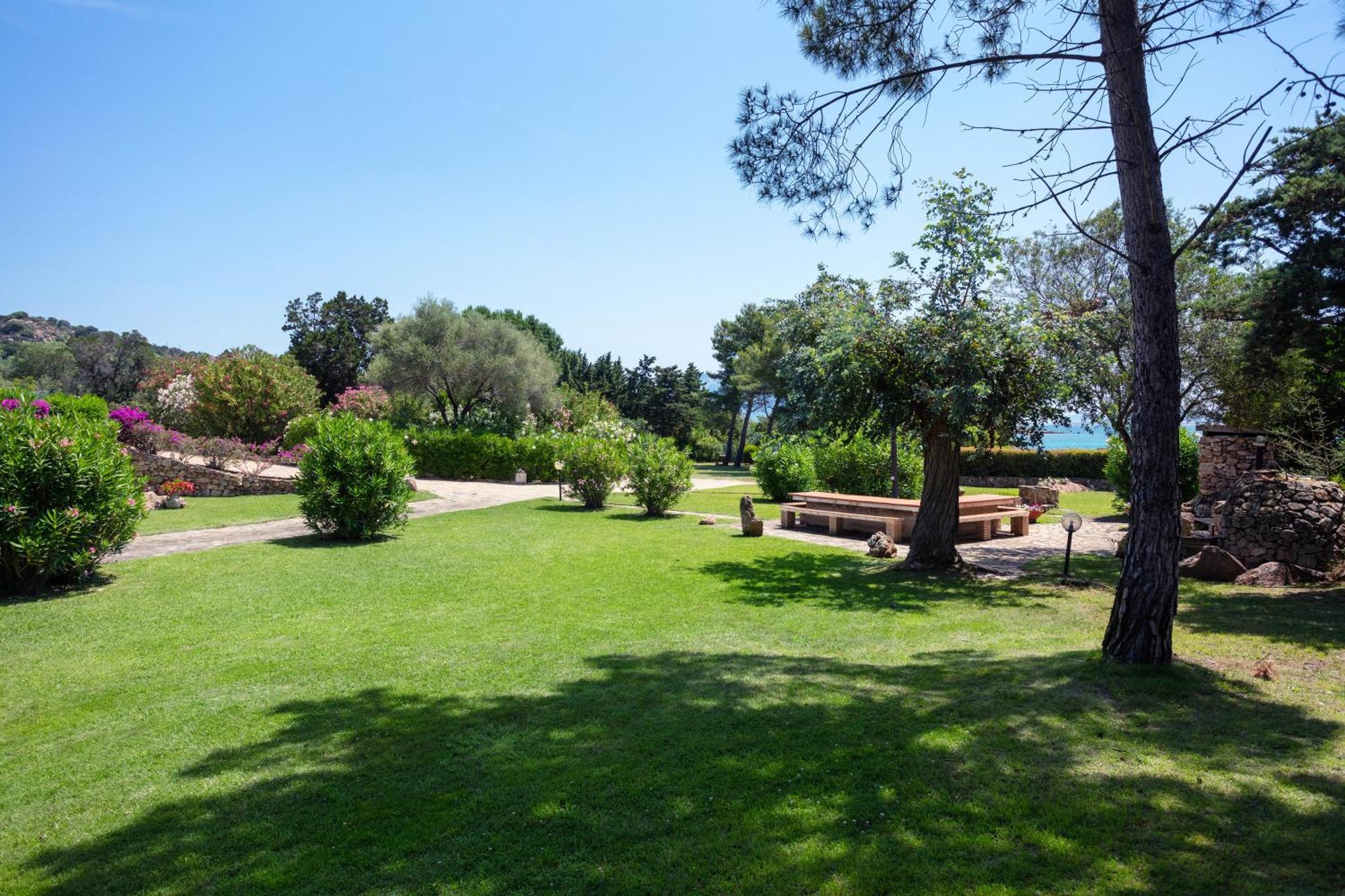 Baia Dorata Beach Apartment Porto Istana ภายนอก รูปภาพ