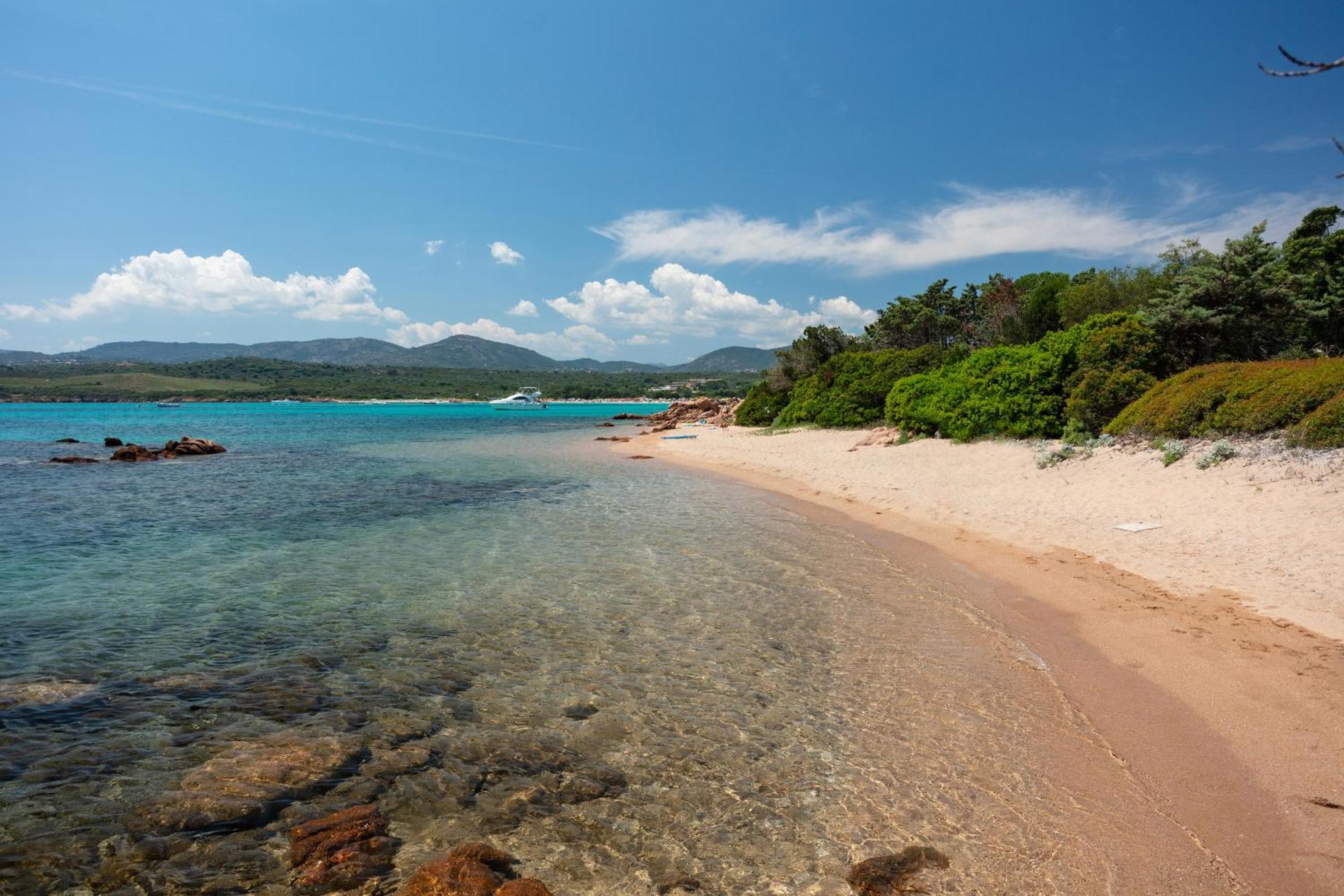 Baia Dorata Beach Apartment Porto Istana ภายนอก รูปภาพ